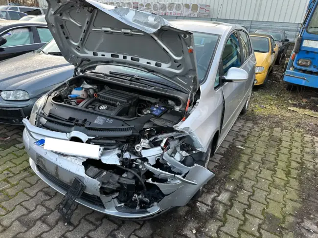 Stark verunfalltes Auto