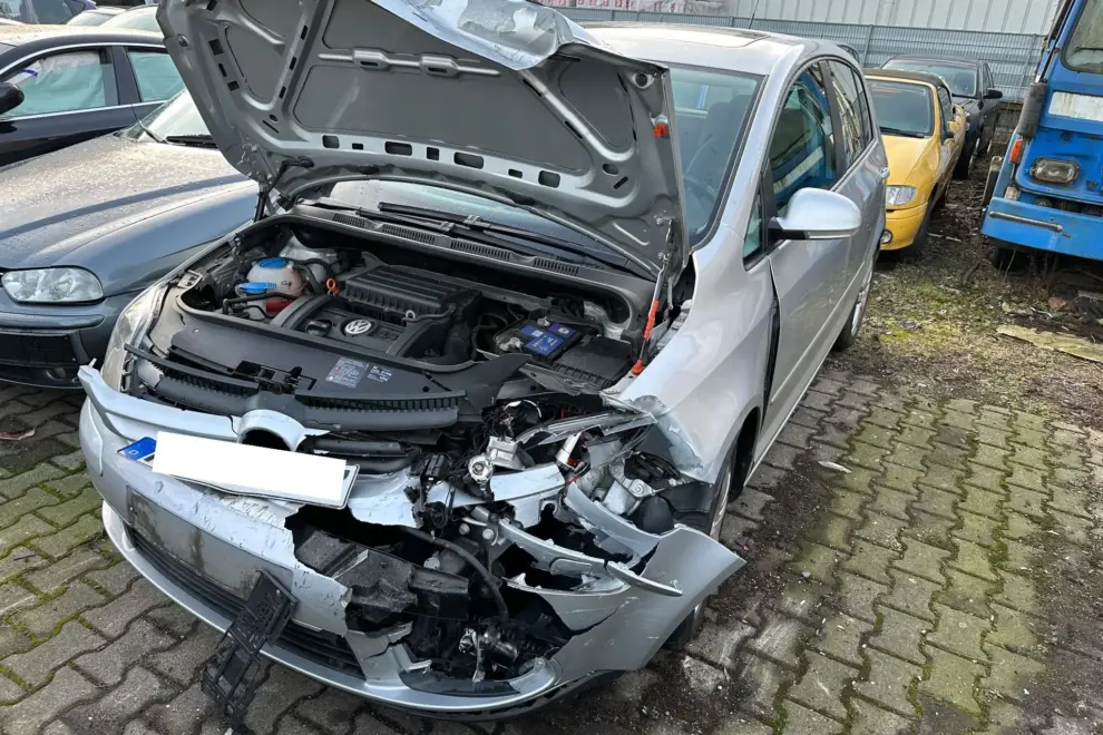 Stark verunfalltes Auto Stark verunfalltes Auto